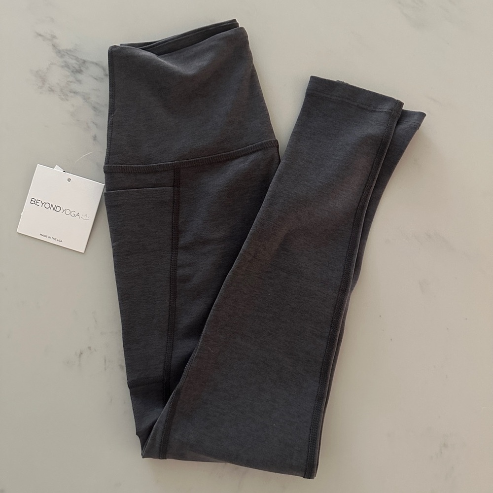 Beyond Yoga Out Of Pocket High-Waisted Gray Leggings - Picture 3 of 3